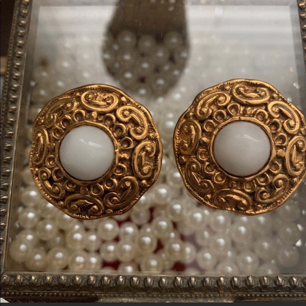 RARE Vintage Chanel gold & white agate